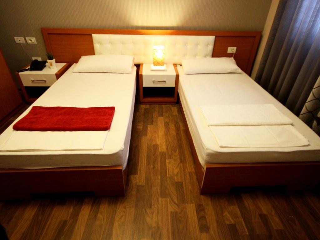Hotel Bylis Tirana Zimmer foto