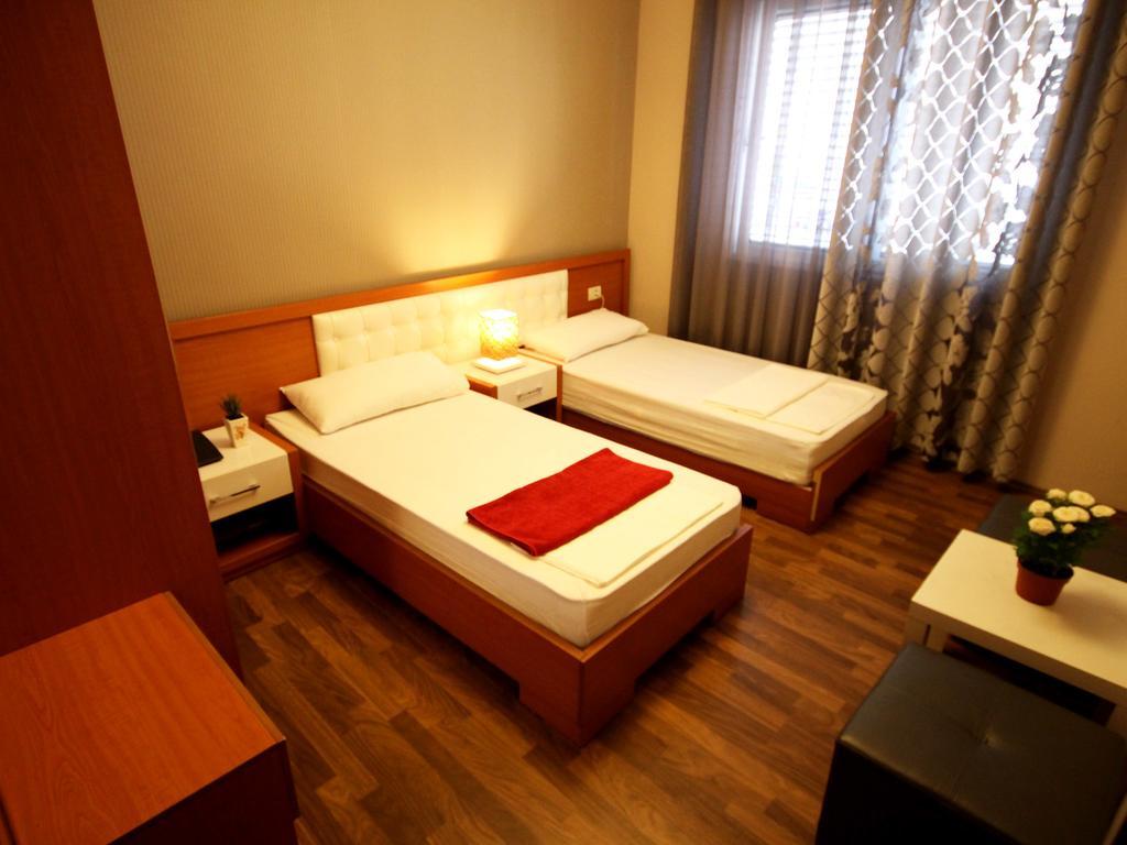 Hotel Bylis Tirana Zimmer foto